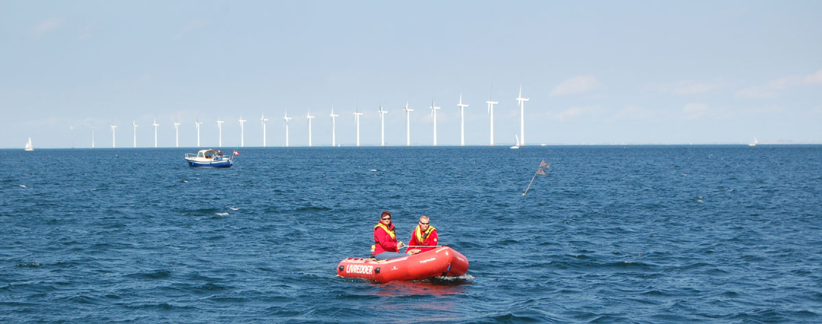 Danielle Kellers billede af to overdommere i en gummibåd på havet ved Amager OW 2011